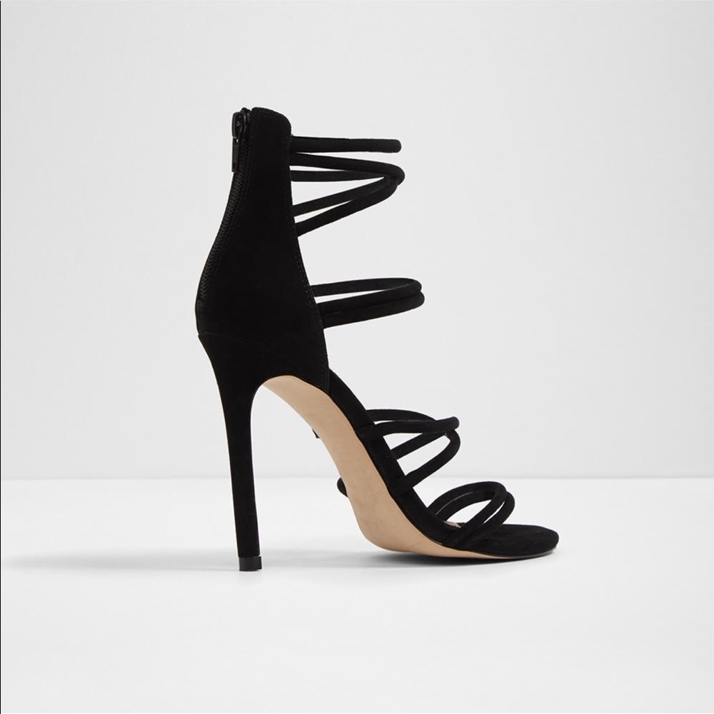 black heels - Picture 2 of 8